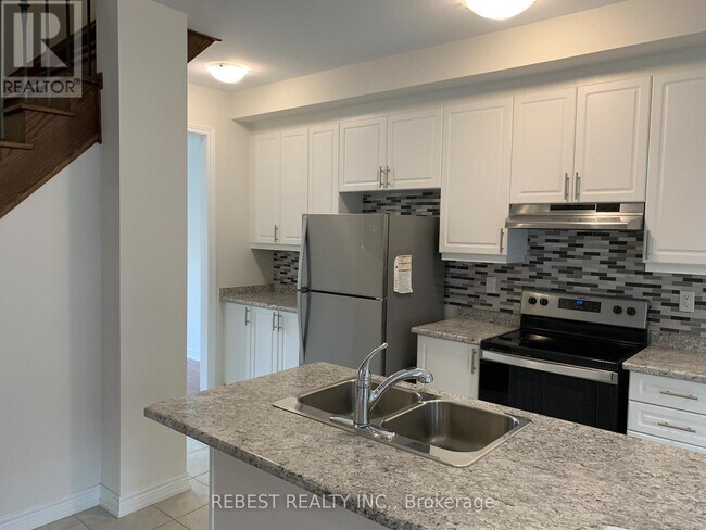 Building Photo - 220 Coronation Rd