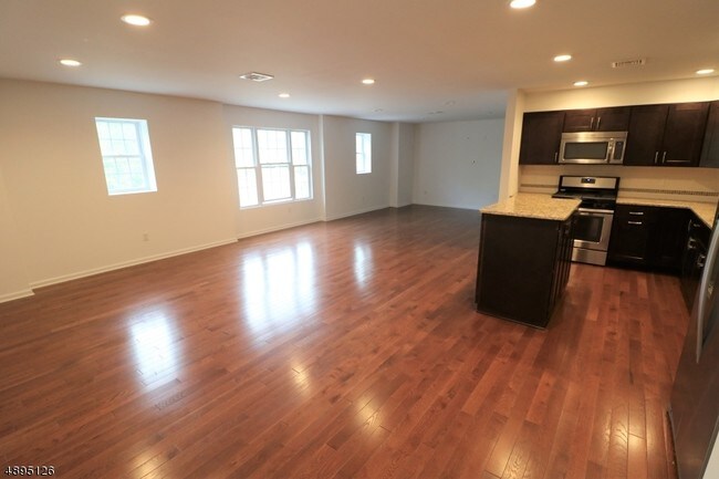 Building Photo - 652 US-202