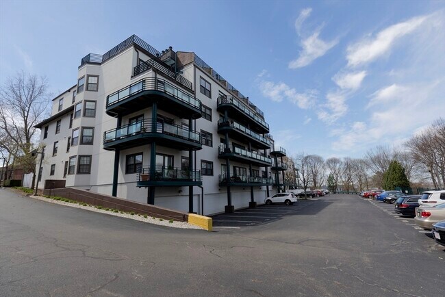 Building Photo - 227 Summit Ave