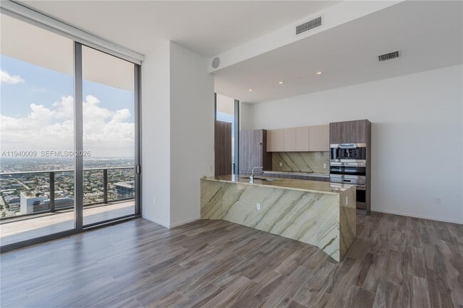 Building Photo - 801 S Miami Ave