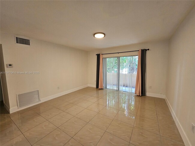 Foto del edificio - 10403 N Kendall Dr
