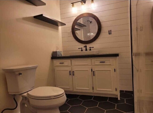 Bathroom - 1941 Callaway Rd SW