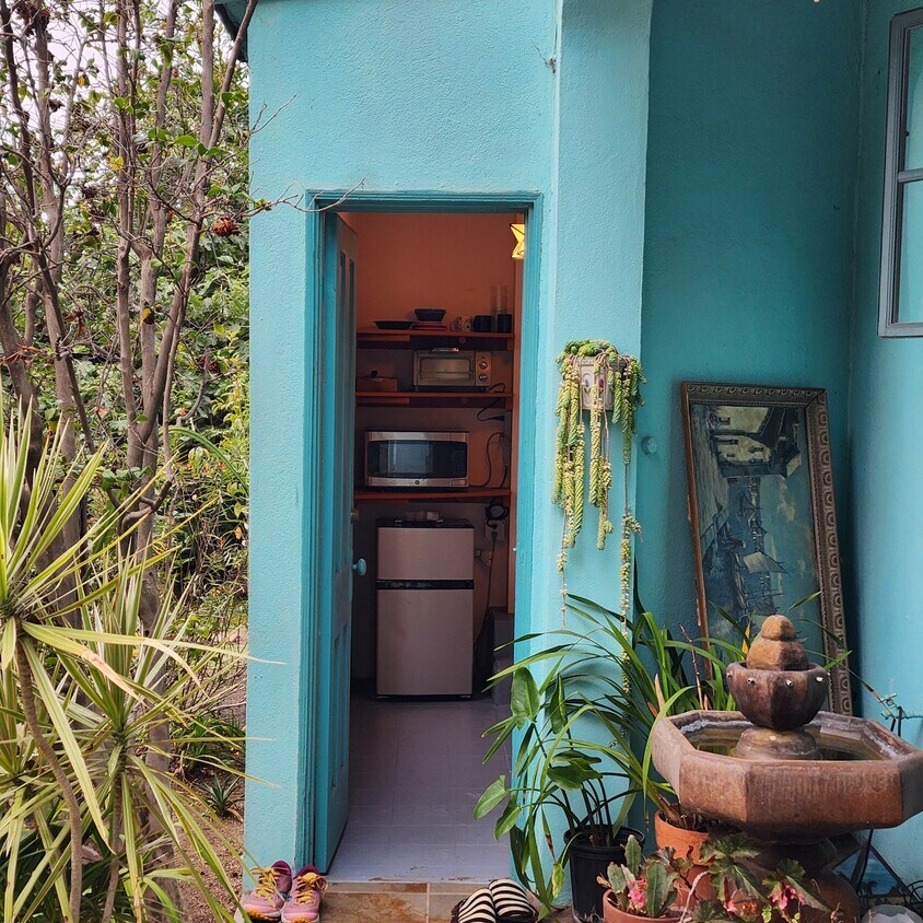 1558 N Ogden Dr Unit Efficiency, Los Angeles, CA 90046 Apartments in