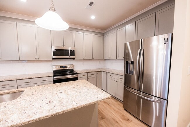 Photo - Beautiful 3Bed/2.5Bath Townhome located in...