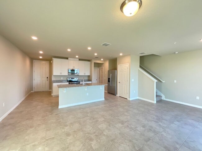 Building Photo - Lake View 3 Bedroom, 2.5 Bath Townhome in Ocoee FL!