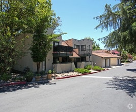 Building Photo - Las Palmas Condominiums