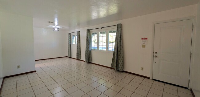 Foto del edificio - 3 Bedroom Home in the Hudson Manor Community Near S McClintok Dr and E Apache Blvd!
