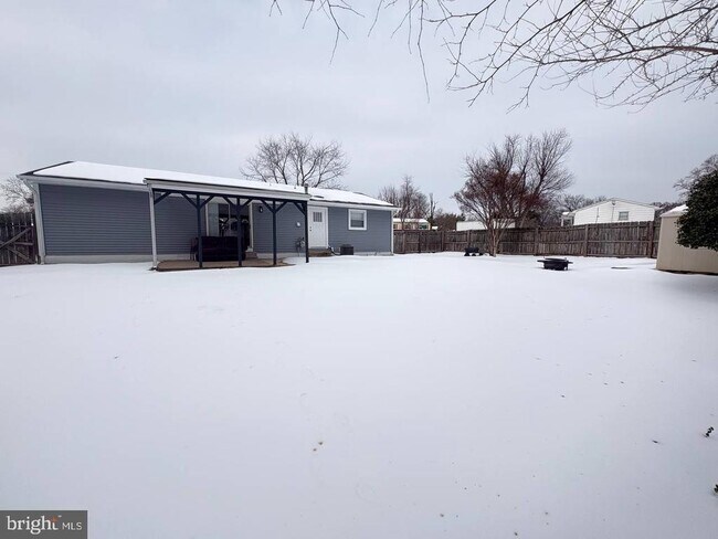 Building Photo - 13223 Hawthorn Ln