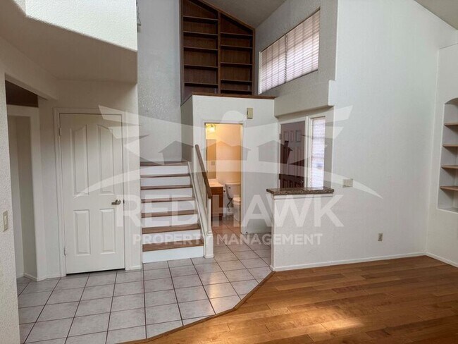 Building Photo - 25 W La Vieve Ln