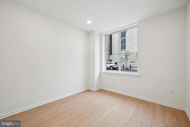 Building Photo - 225 N 12th St