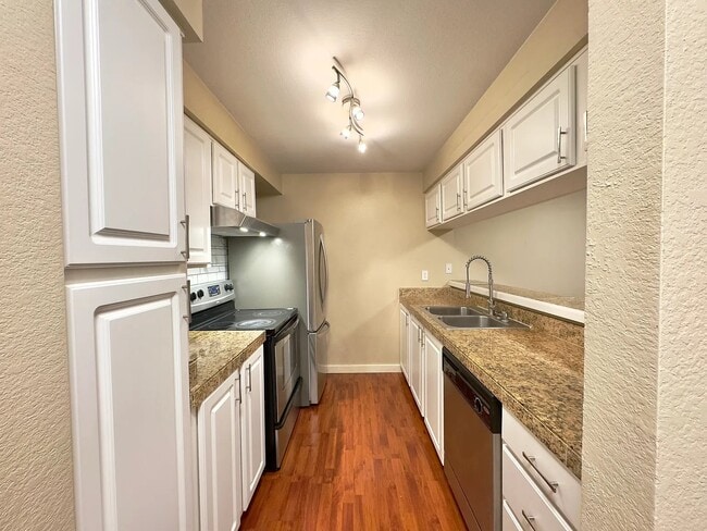 Foto del edificio - 412 Center Rd