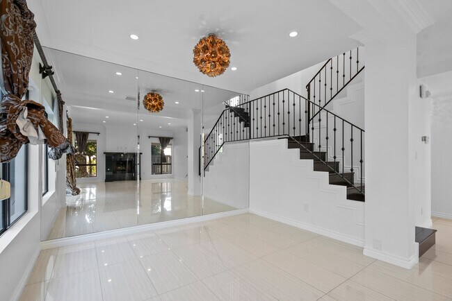 Bonus Room - 1734 N Verdugo Rd