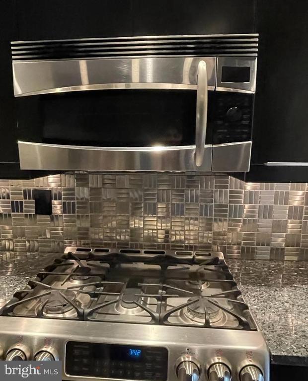 Foto del edificio - 105 Thoreau Dr