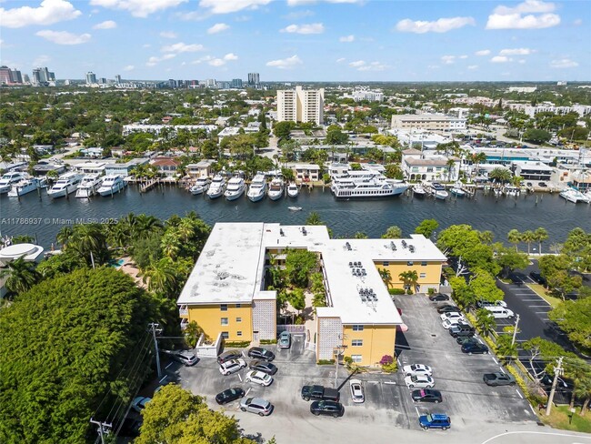 Foto del edificio - 815 Middle River Dr