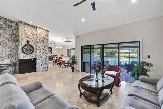 Foto del edificio - 512 NW 104th Ave