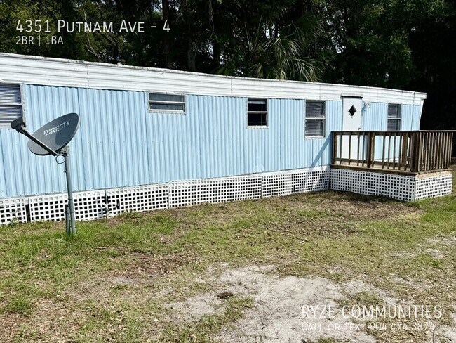 Foto del edificio - 4351 Putnam Ave
