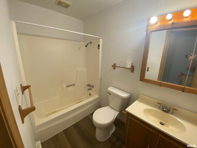 Foto del edificio - 110 Park View Ct
