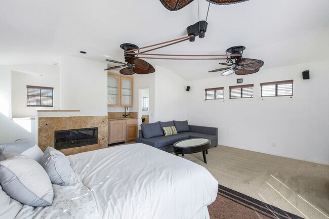 Building Photo - 603 10th St