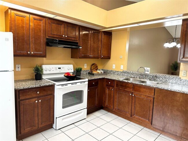 Foto del edificio - 14816 Laguna Beach Cir