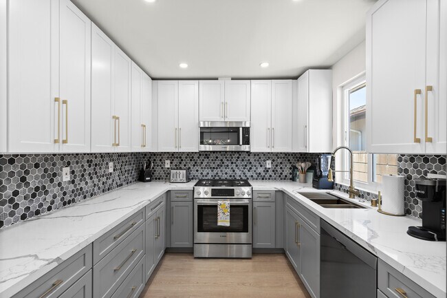 Foto del edificio - 9038 Whitaker Ave