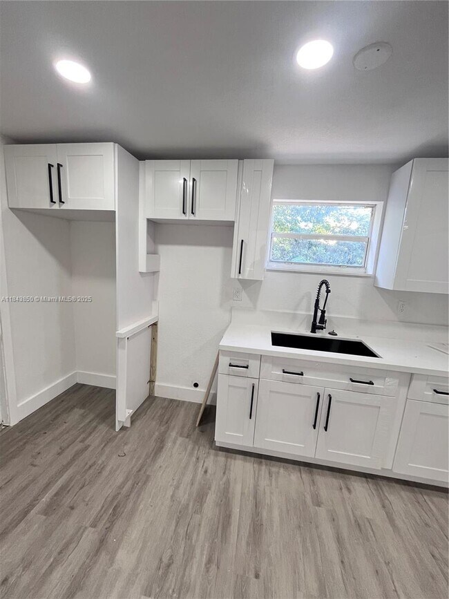 Foto del edificio - 4011 SW 27th St