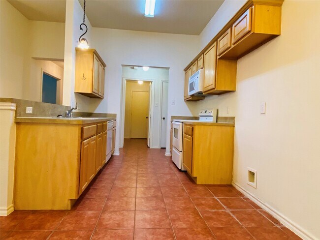 Foto del edificio - 5747 Wandering Creek Dr