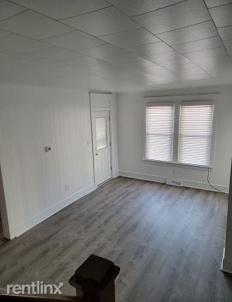 Building Photo - 2 br, 1 bath Townhome - 140 W King St