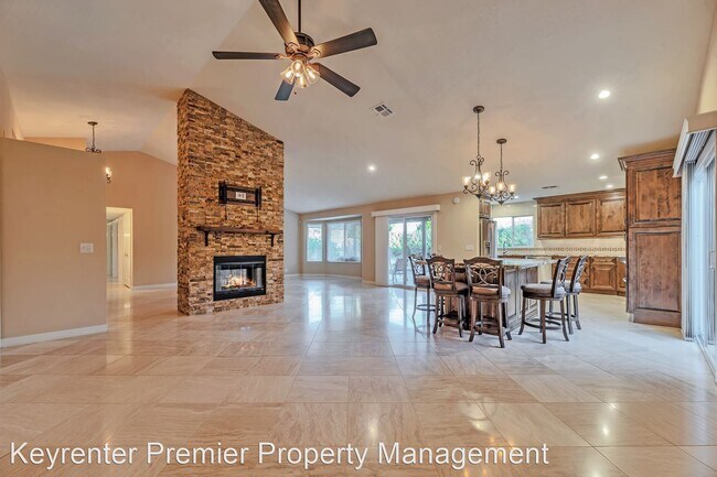 Building Photo - 4 br, 2 bath House - 9004 E. Corrine Drive