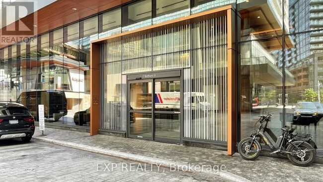 Photo du bâtiment - 17 Bathurst St