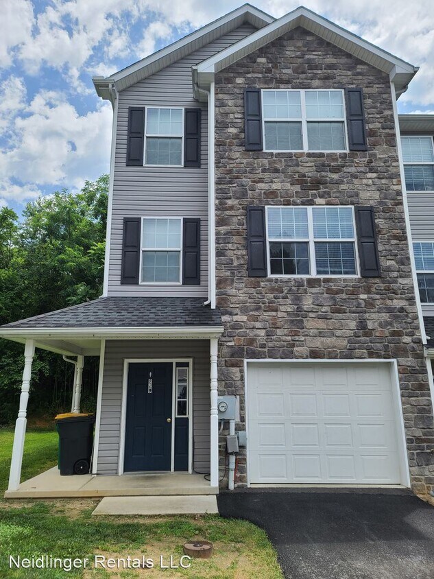3 br, 2.5 bath House 229 Crown Court House Rental in Waynesboro, PA