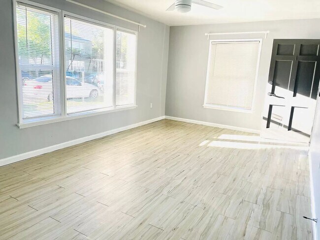 Foto del edificio - Beautiful 1 Bed 1 Bath Available