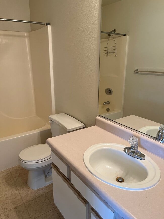 Building Photo - 300 Sweetwater Cir