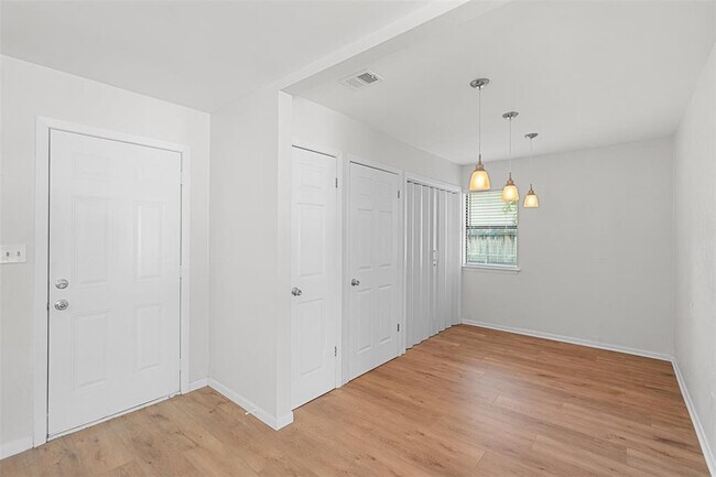 Foto del edificio - 806 W 8th St