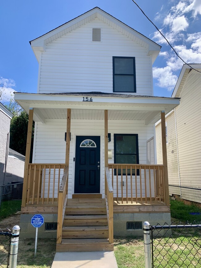 Building Photo - 156 Tynes St