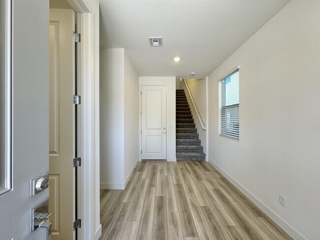 Building Photo - 1485 Whistling Kite St