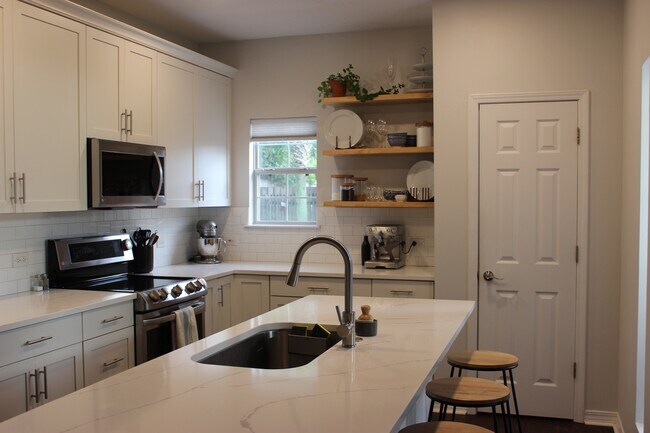 Foto del edificio - 1951 Waterford Ridge Rd