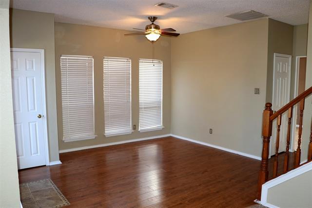 Foto del edificio - 580 Raintree Cir