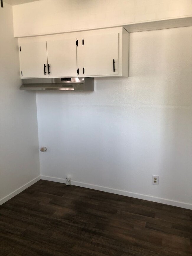 Building Photo - Single Family Home