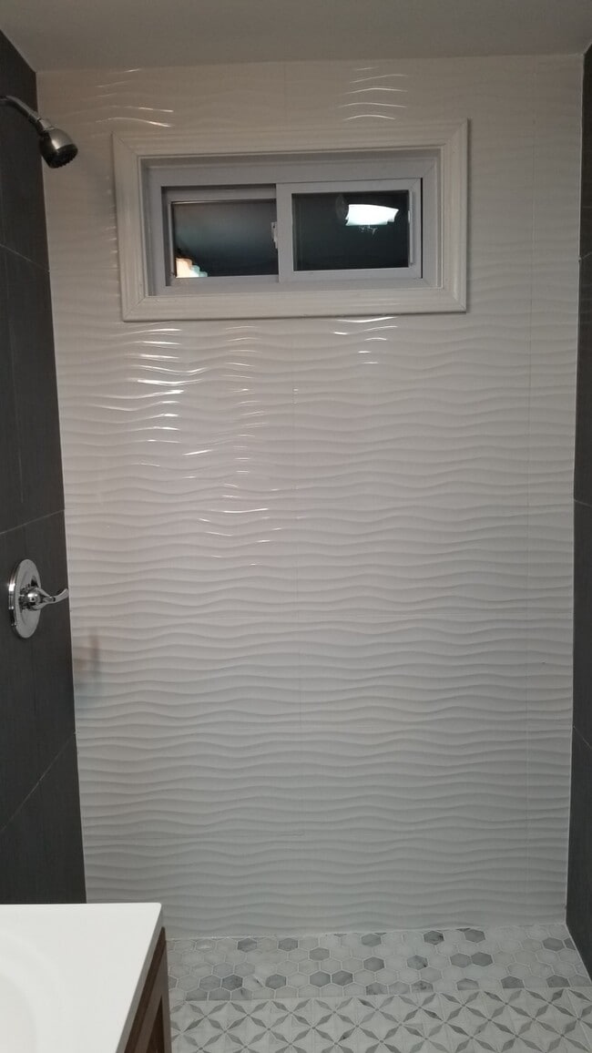 shower - 1444 Esterbrook Ave