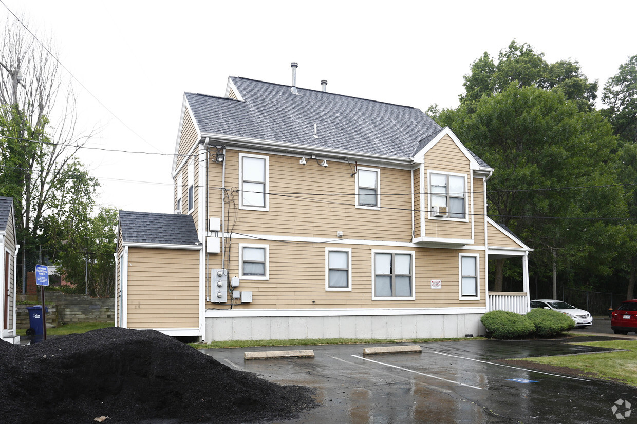 Building Photo - Brown Kaplan Town Homes