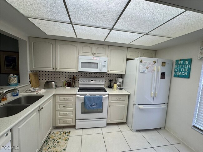 Foto del edificio - 5455 Peppertree Dr