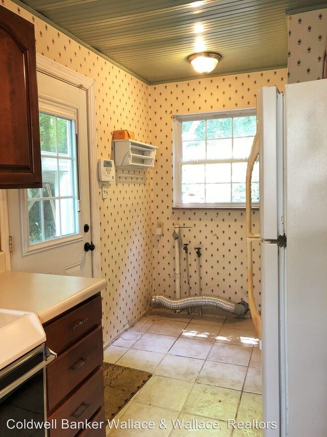 Building Photo - 2 br, 1 bath House - 2140 Maplewood Drive