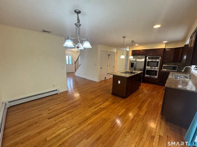Foto del edificio - 32 Tyler Hill Rd