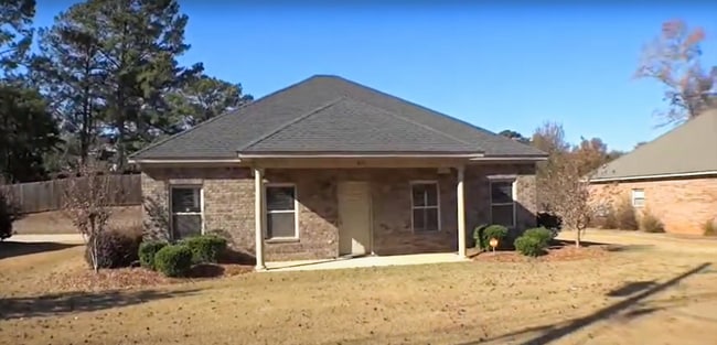 Building Photo - 611 N Donahue Dr