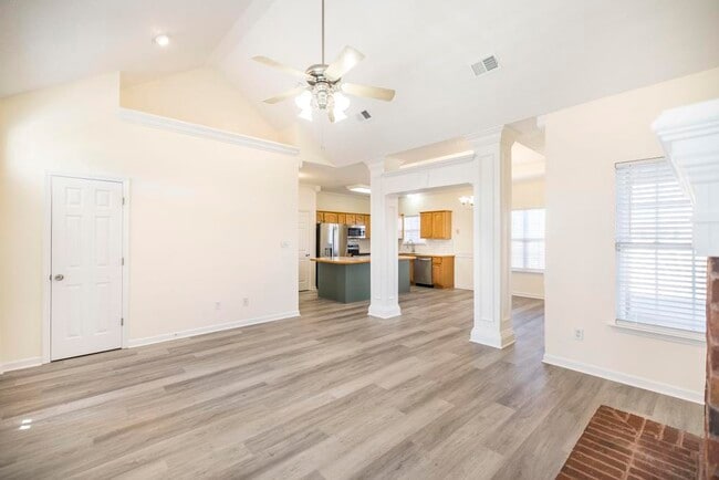 Foto del edificio - 807 Loudon Hill Dr