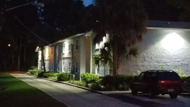 Foto del edificio - 2207 Spring Park Rd