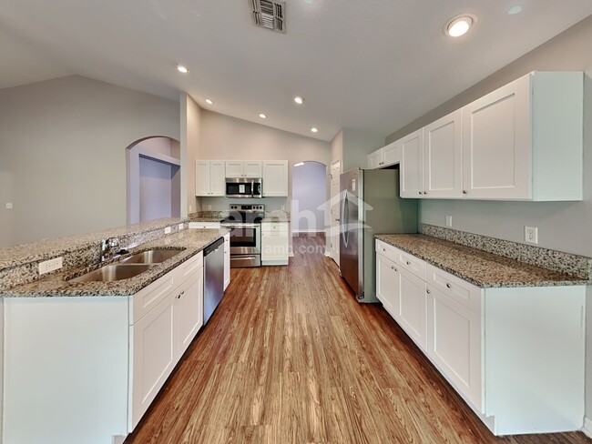 Building Photo - 204 Silver Palms Circle