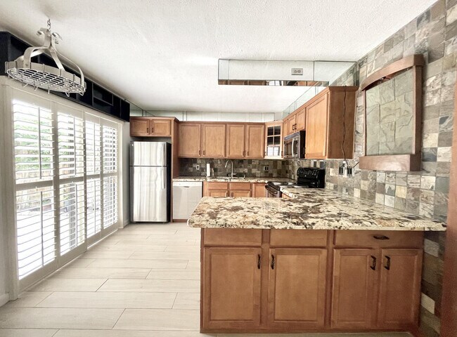 Foto del edificio - 65 Lake Arbor Dr