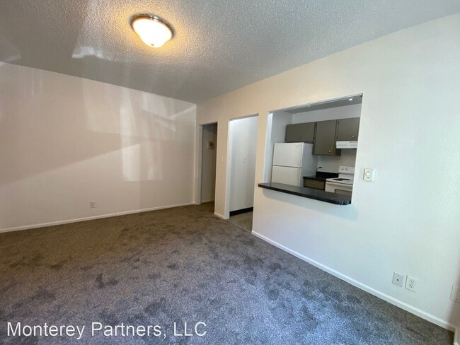 Building Photo - 622 1st Ave W