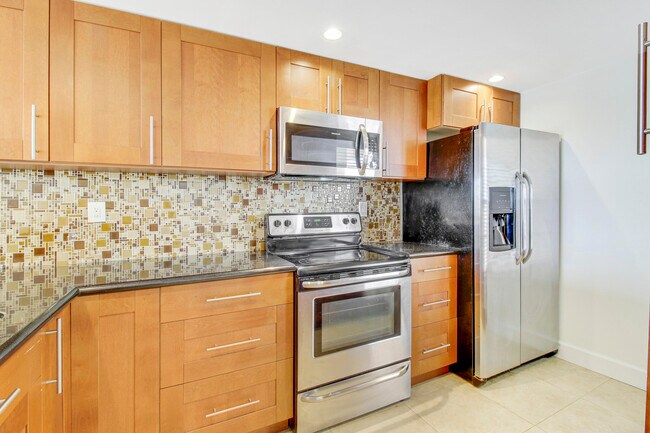 Building Photo - 12 Royal Palm Way